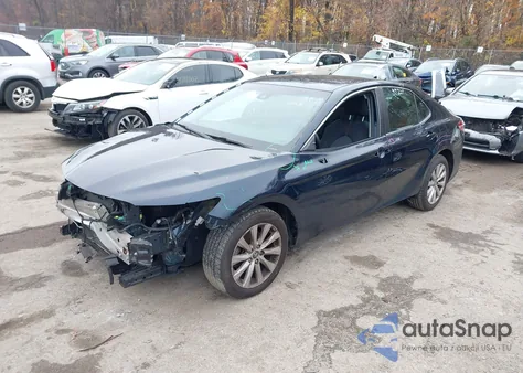2019 Toyota Camry Le z USA, uszkodzony, nr VIN 4T1B11HK9KU288674